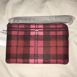 CORNER ZIP WRISTLET